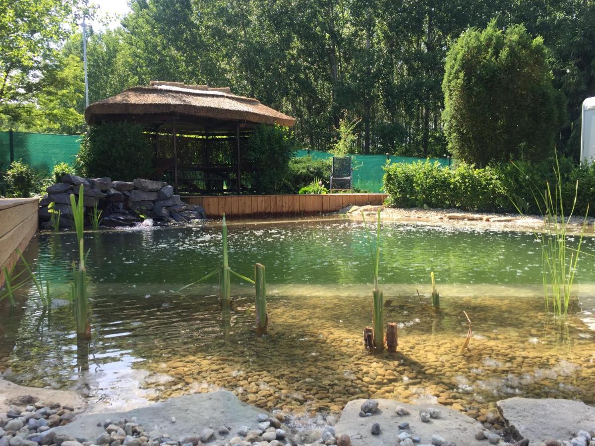 Oeko Kemping Es Glamping Tiszadada Exterior foto