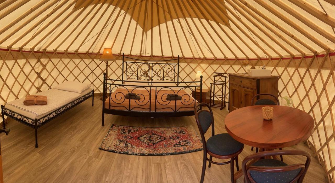 Oeko Kemping Es Glamping Tiszadada Exterior foto