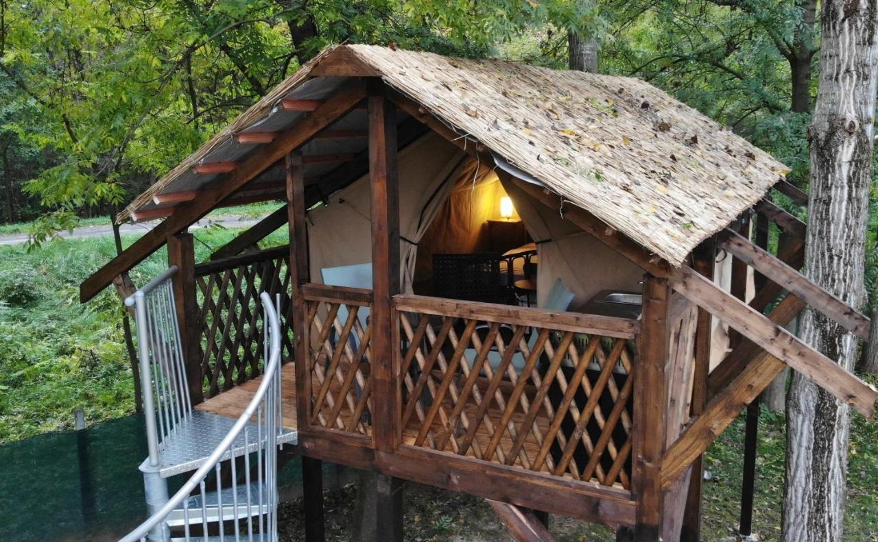 Oeko Kemping Es Glamping Tiszadada Exterior foto